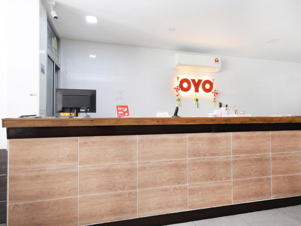 ホテル Oyo 836 マンドゥラー ルーム&カフェ クチン エクステリア 写真