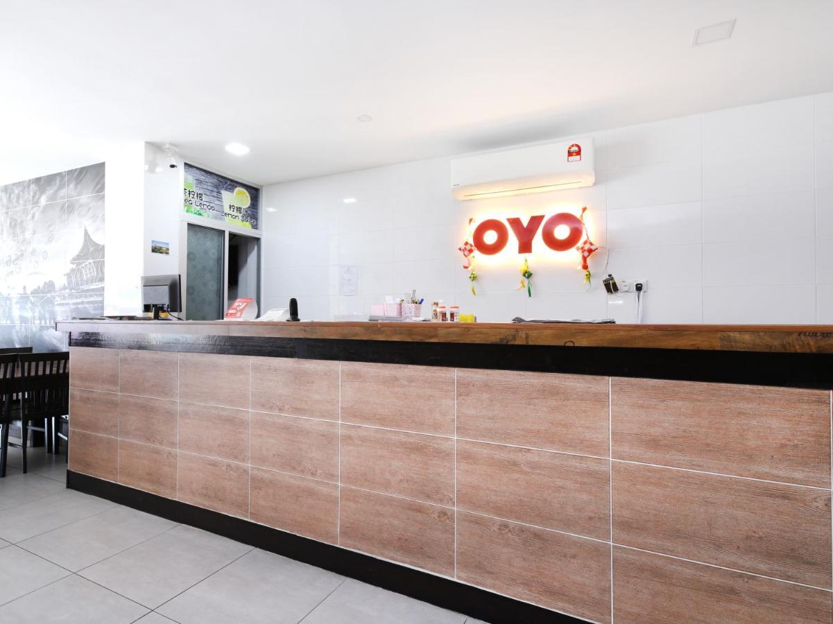 ホテル Oyo 836 マンドゥラー ルーム&カフェ クチン エクステリア 写真